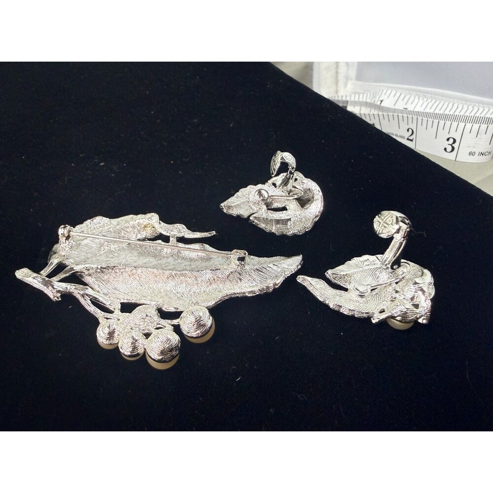 Vintage 1963 Sarah Coventry Silvery Splendor Brooch & Earrings Set - Picture 5 of 10